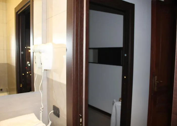 דירה La Piazza - Garibaldi 2.6 נאפולי